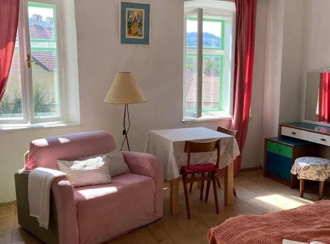 Hisa Velikanka_giantess בית כפרי Kostel